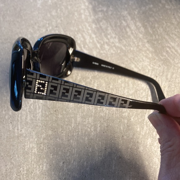 Fendi Sunglasses - Picture 5 of 11